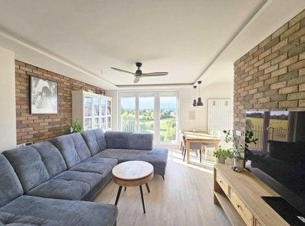 Exkluzivní byt 4+kk se střešní terasou, zimní zahradou a výhledem na Karlovy Vary a garáží