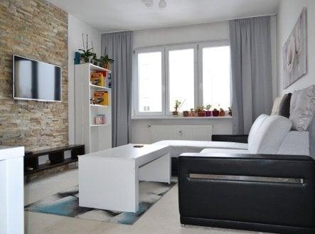 Exkluzivní prodej světlého, kompletně zrekonstruovaného bytu 2+1, 56 m², Cheb – ul. V Zahradách